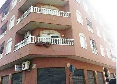 HUGE 3 BEDROOM APARTMENT