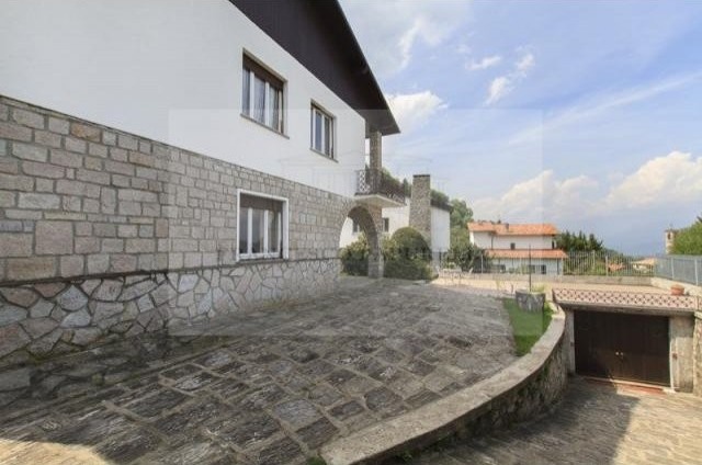 3 bedroom Villa For Sale: Stresa, IT - 2