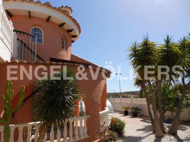 BEAUTIFUL VILLA IN MIL PALMERAS - 2