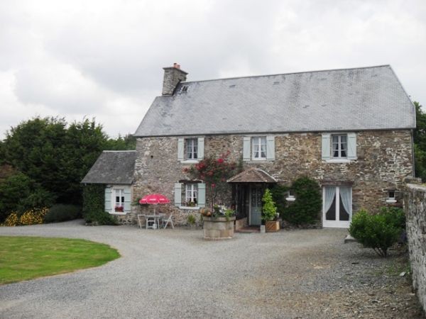 Renovated Farmhouse, Outbuilding, Nice..