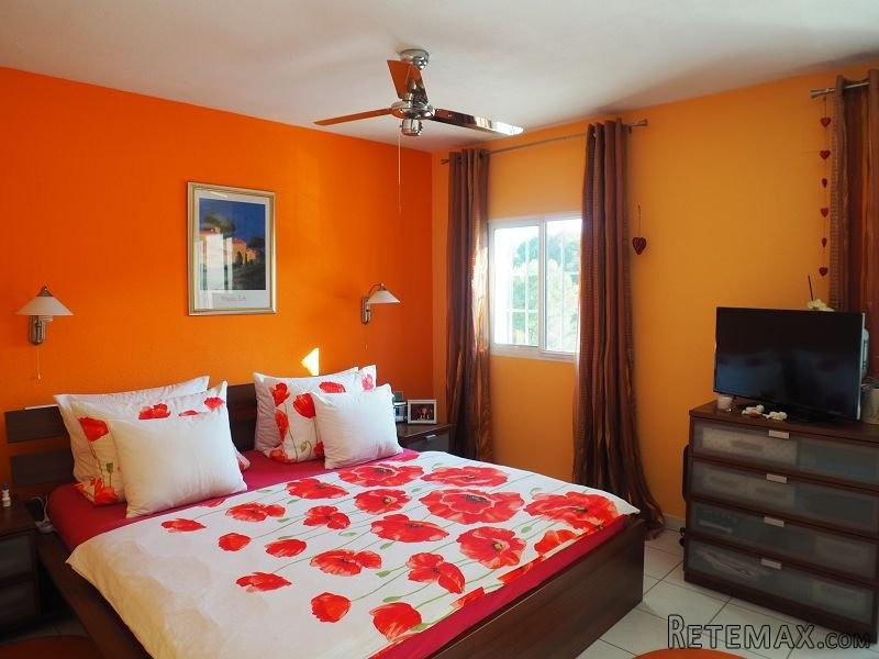 4 Bedrooms - Villa - Alicante - For Sale