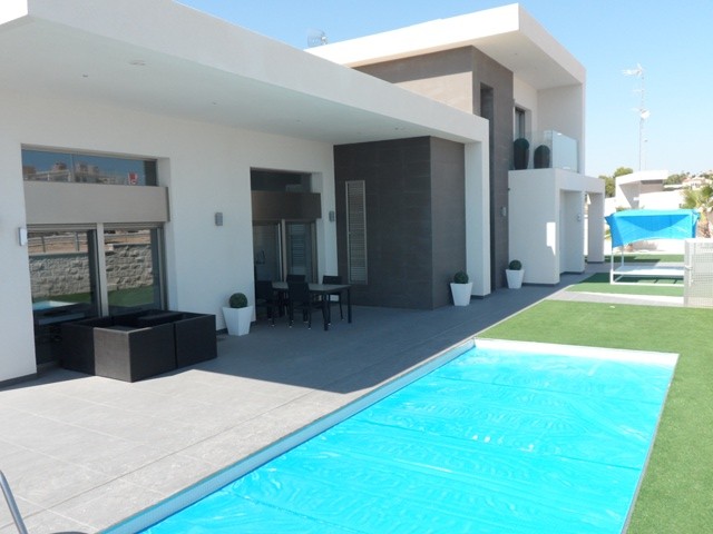 AMAZING MODERN DETACHED VILLA