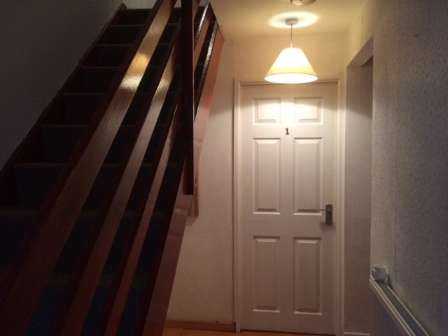 ROOM TO LET IN HOLLINSWOOD - ALL BILLS.. - 2