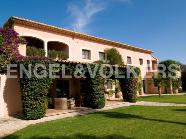 Luxury Property at the private Golf..