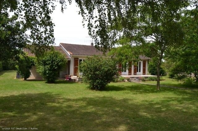 3 Bedroom Bungalow Within Walking.. - 2