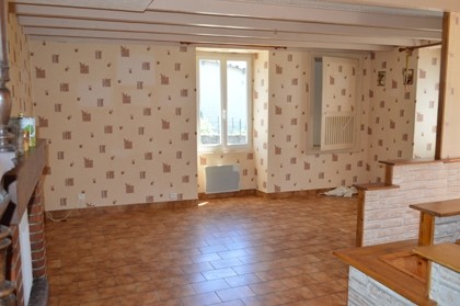 Lovely stone property set just a 5.. - 2