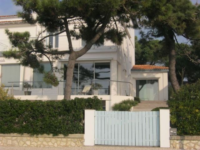 4 bedroom villa with sea views in Royan