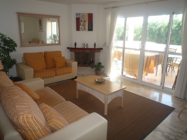 2 Bed Apartment for sale in Calahonda - 2