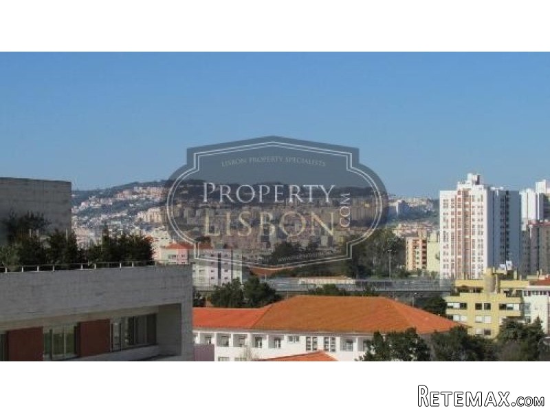 T2 Lisbon Apartment for Sale, Lumiar