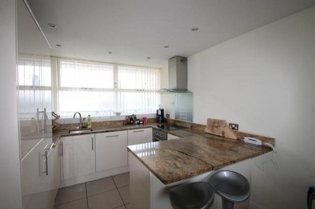 2 bed flat to rent - 2