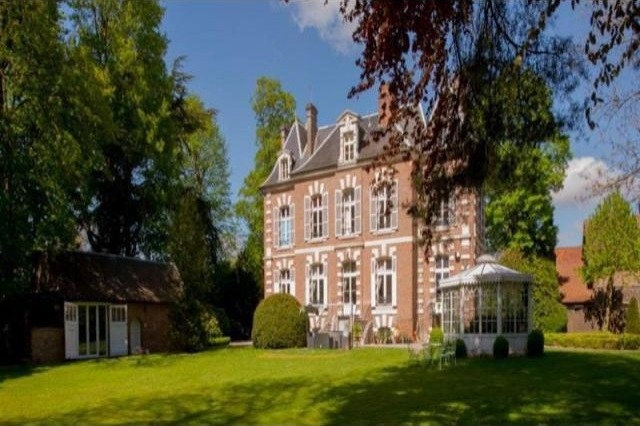 6 bedroom House For Sale: 80100..