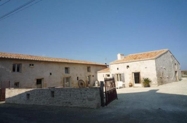 5 bedroom Longere For Sale: 79000 A 15..