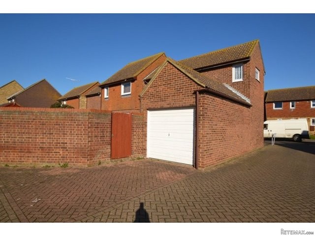 2 bedroom house in Minster On Sea..