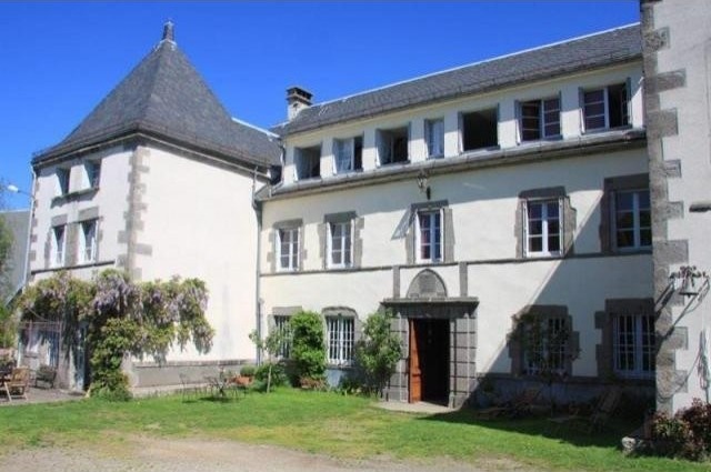 17 bedroom Manor House For Sale: 63240..