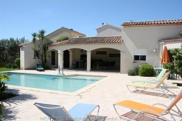 4 bedroom Villa For Sale: 34110.. - 2