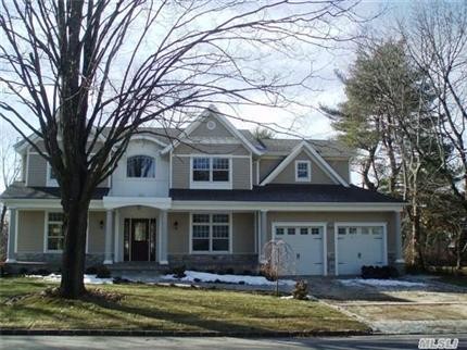 103 Willow Gate East Hills, NY 11577