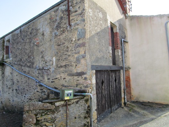 Barn a REAUMUR NEAR POUZAUGES AND LES..