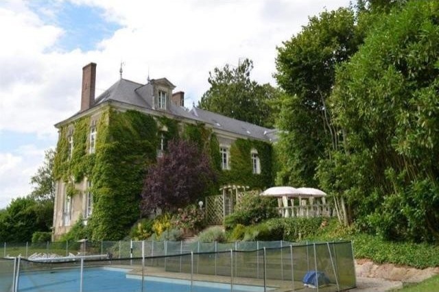 11 bedroom Castle For Sale: 72330 LE.. - 2
