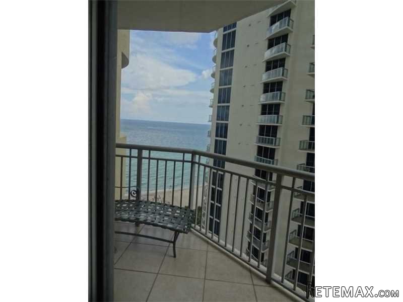 2 bedroom Flat For Sale: 17375 Collins..