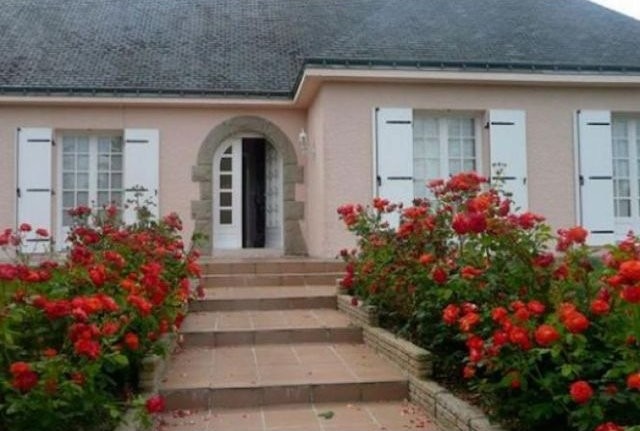 House and Garden in Perfect Condition