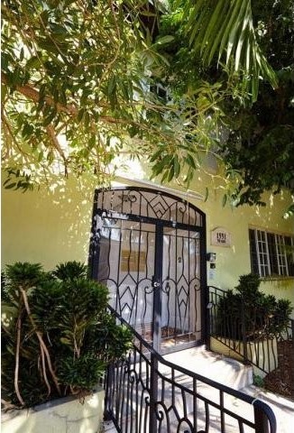 2 bedroom Flat For Sale: 1551 WEST AV #..