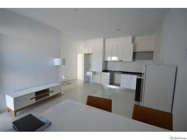 3 bedroom Apartment For Sale: Corner.. - 2