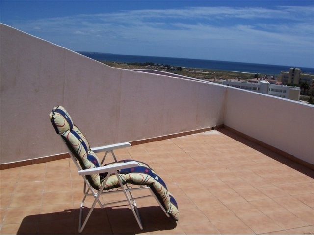 3 bedroom apartment with sea views in..