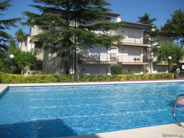 APARTMENT WITH POOL AND CLOSE TO THE..