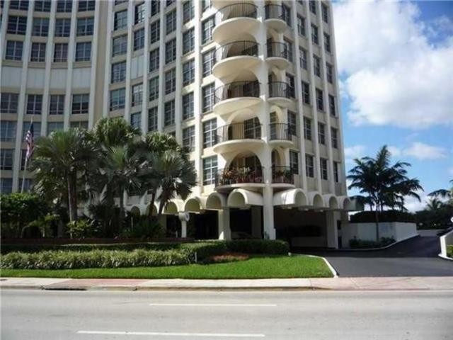 2 bedroom Flat For Sale: 5660 COLLINS.. - 2