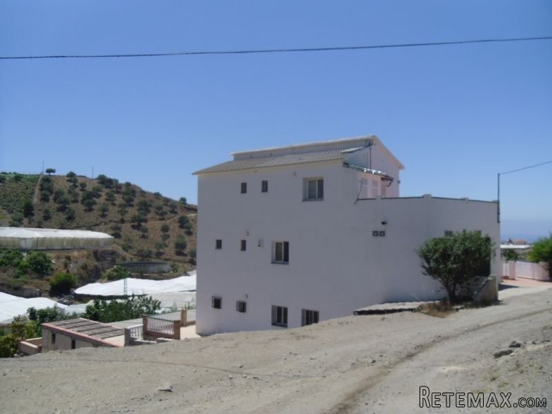 4 bedroom, 3 bathroom Villa, (build 270.. - 2