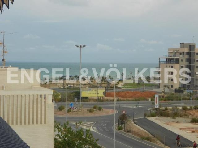 Fantastic frontline penthouse in the..