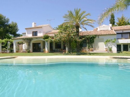 Villa for sale in El Paraiso Bajo..