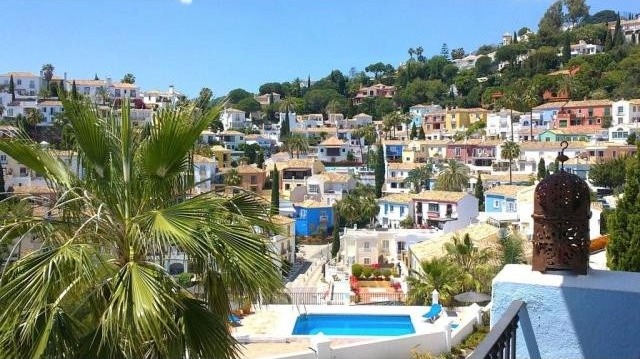 2 bedroom town house for sale