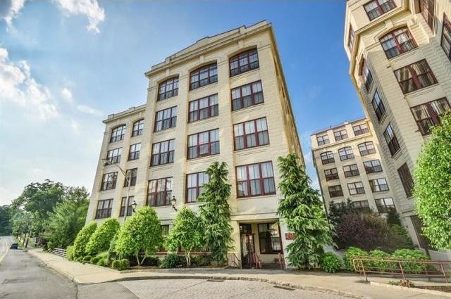 1 bedroom Condominium For Sale:..