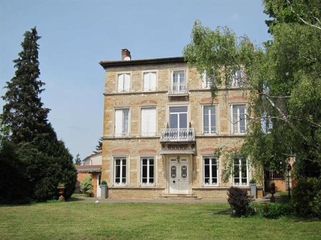 9 bedroom House For Sale: 01700 NEYRON
