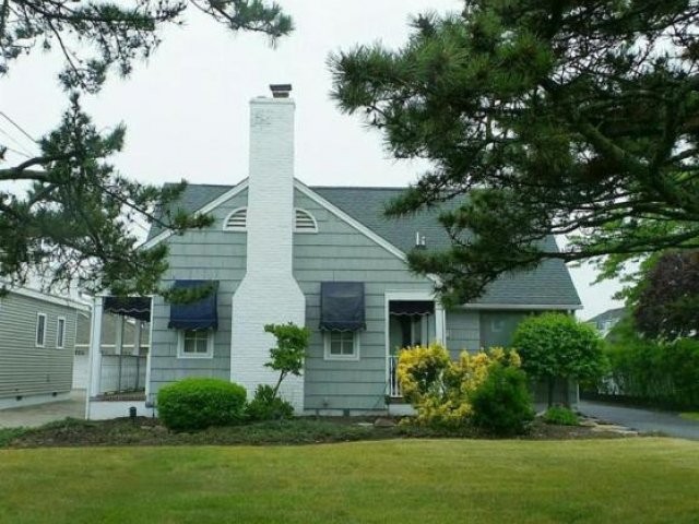 4 bedroom Flat For Sale: 107 1st Avenue..