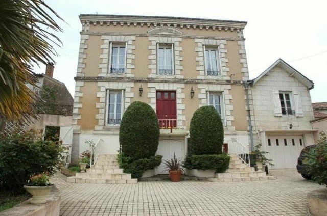 5 bedroom House For Sale: 86000 POITIERS - 2