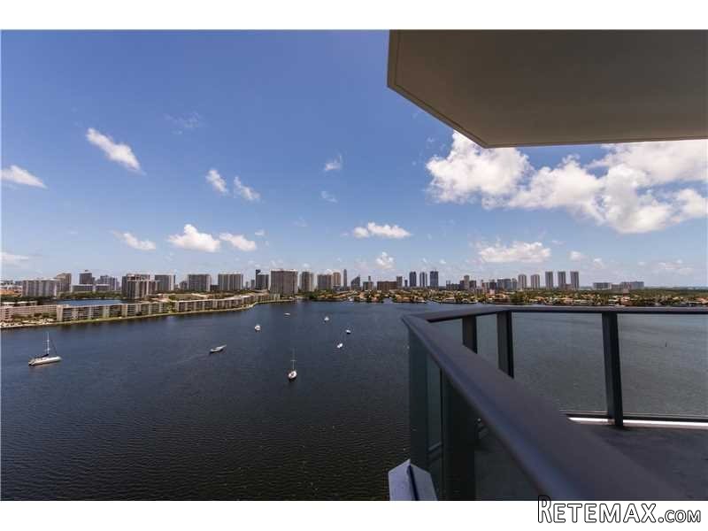 3 bedroom Flat For Sale: 17301 Biscayne..