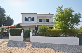 REDUCED!!3 Bedroom detached country..