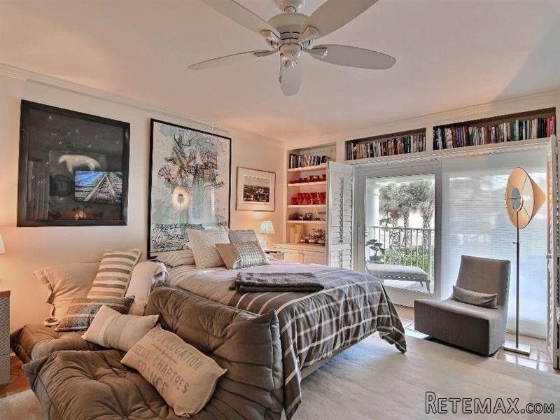 1 bedroom Flat For Sale: 400 Beach.. - 2