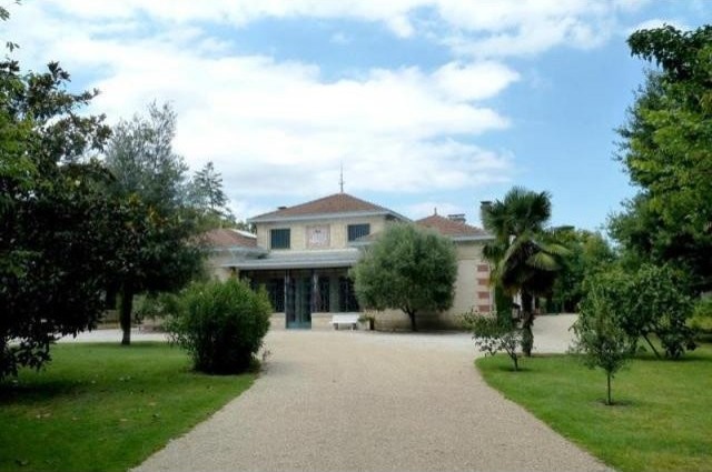 5 bedroom House For Sale: 33000 BORDEAUX