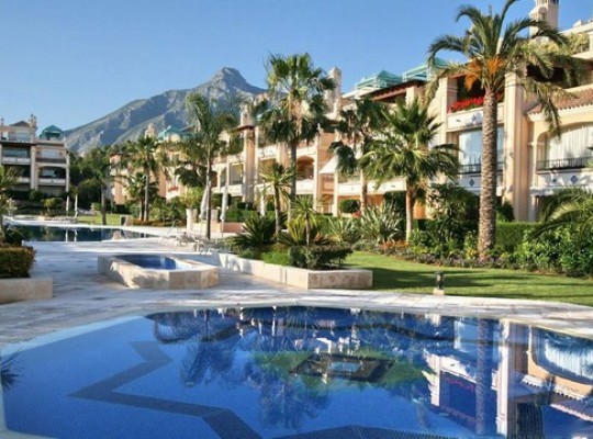 Luxury 4 bed apartment on Marbella's..