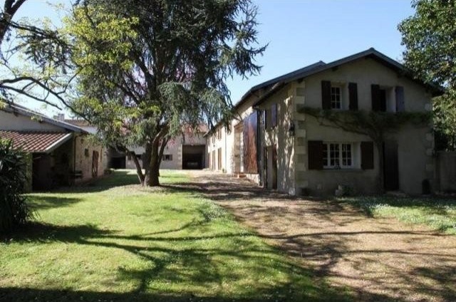 6 bedroom Character For Sale: 86190..
