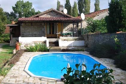 Lovely country home in peaceful setting - 2