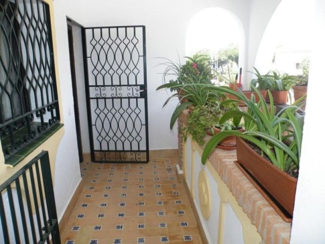 2 Bed Apartment for sale in Calahonda