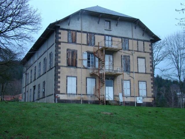 Castle For Sale: 63250 ARCONSAT
