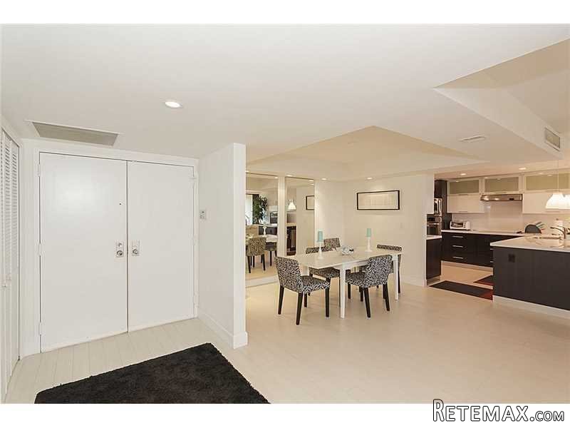 2 bedroom Flat For Sale: 2 GROVE ISLE..