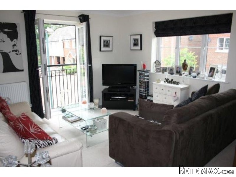 Albion Way, Edenbridge, Kent Tn8 - 2