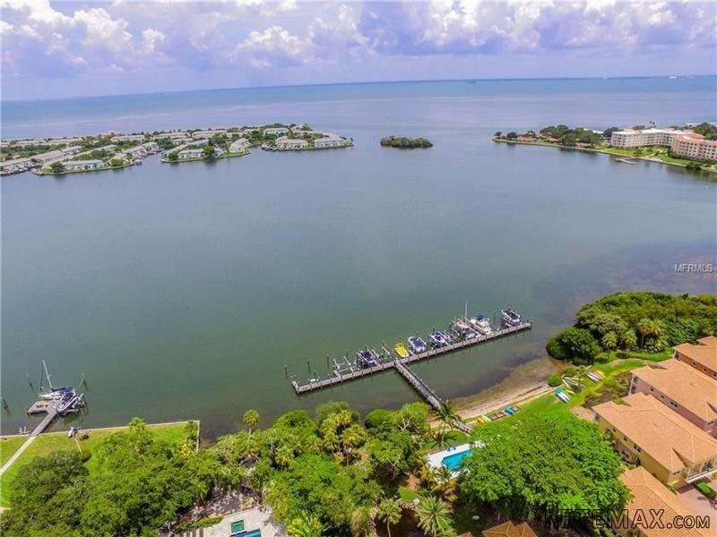 3 bedroom Property For Sale: 185 BANYAN.. - 2