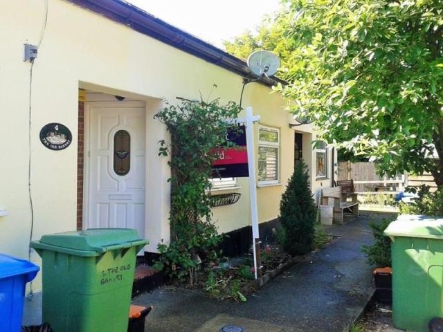 1 bedroom flat in Minster On Sea..